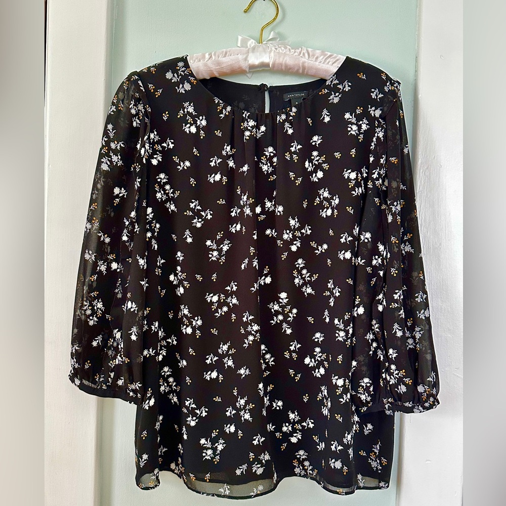 Women’s Ann Taylor blouse, size medium #0055